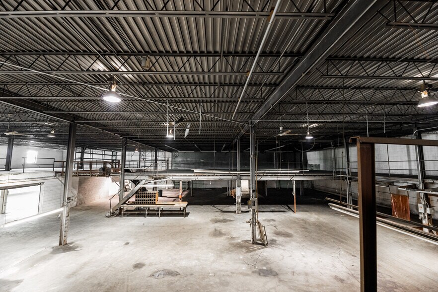 More Photos Of 15 Winchester St, Medford Distribution For Lease