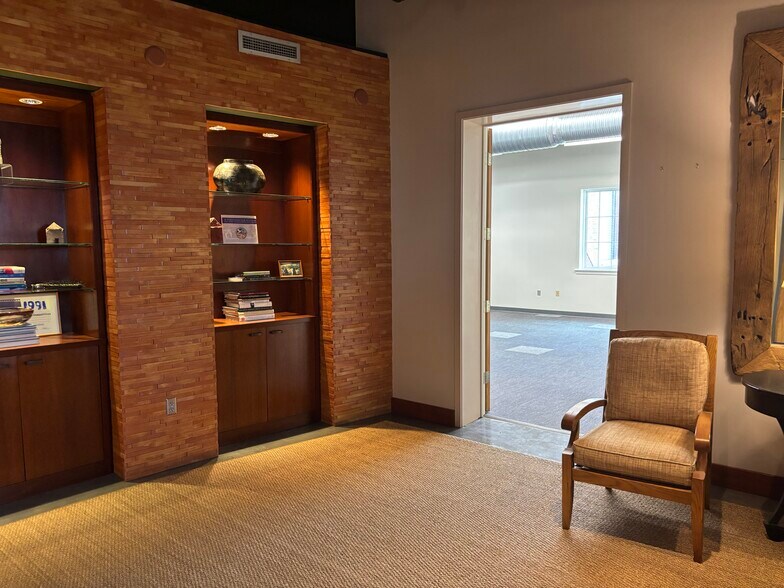 More Photos Of 4005 2nd Ave S, Birmingham Office For Lease