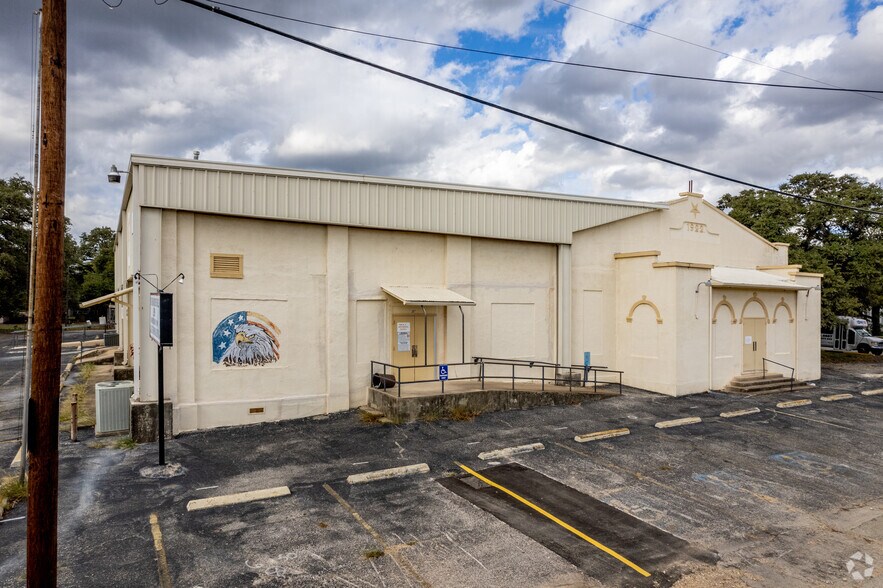 More Photos Of 257 E South St, New Braunfels Freestanding For Sale