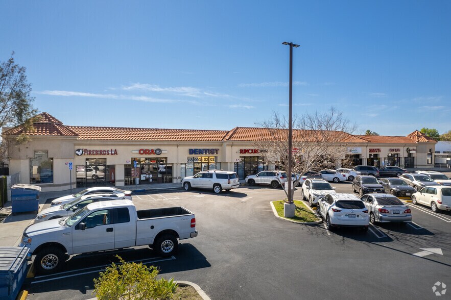 More Photos Of 21514-21534 Devonshire St, Chatsworth Storefront For Lease