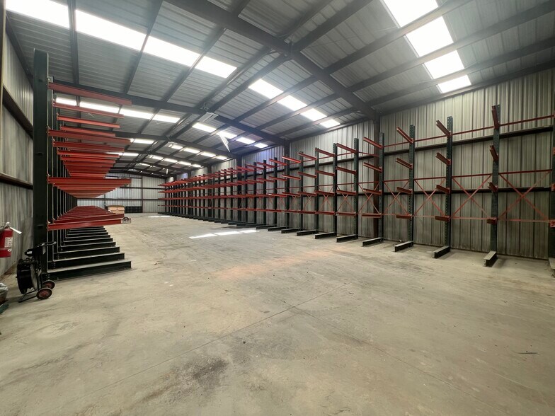 More Photos Of 4900 Ondura Dr, Fredericksburg Warehouse For Lease