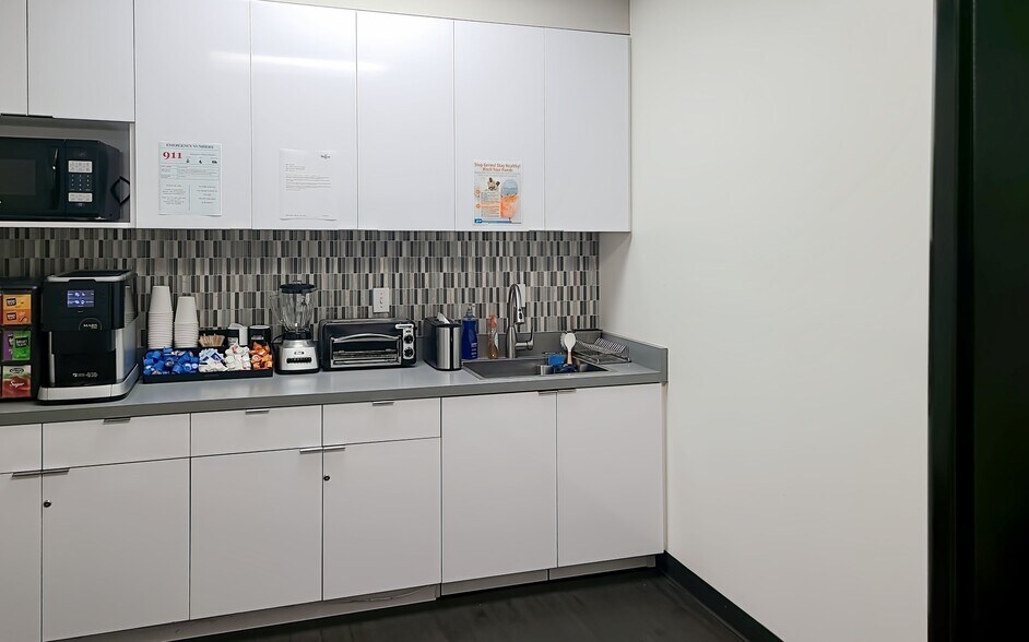 More Photos Of 2131 Palomar Airport Rd, Carlsbad Coworking Space