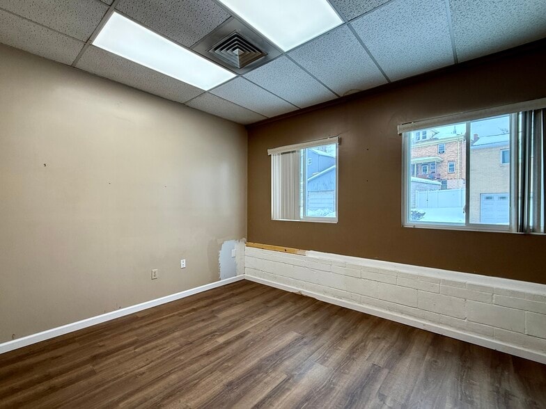 More Photos Of 8 Logan St, Carnegie Flex For Sale