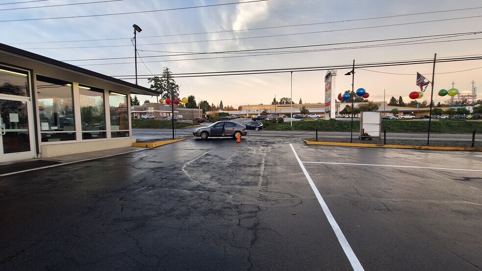 More Photos Of 16001 SE Mcloughlin Blvd, Milwaukie Auto Repair For Lease