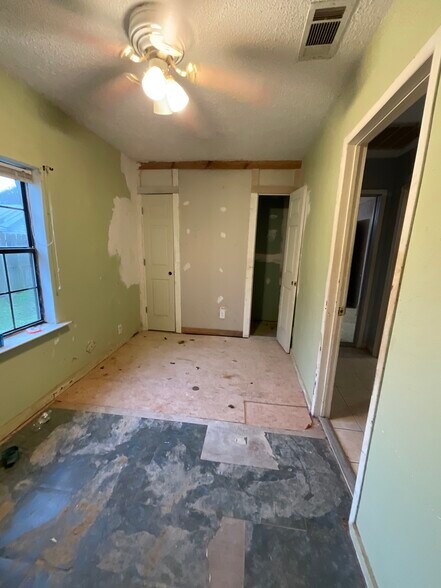 More Photos Of 609 Oak St, La Marque Warehouse For Sale