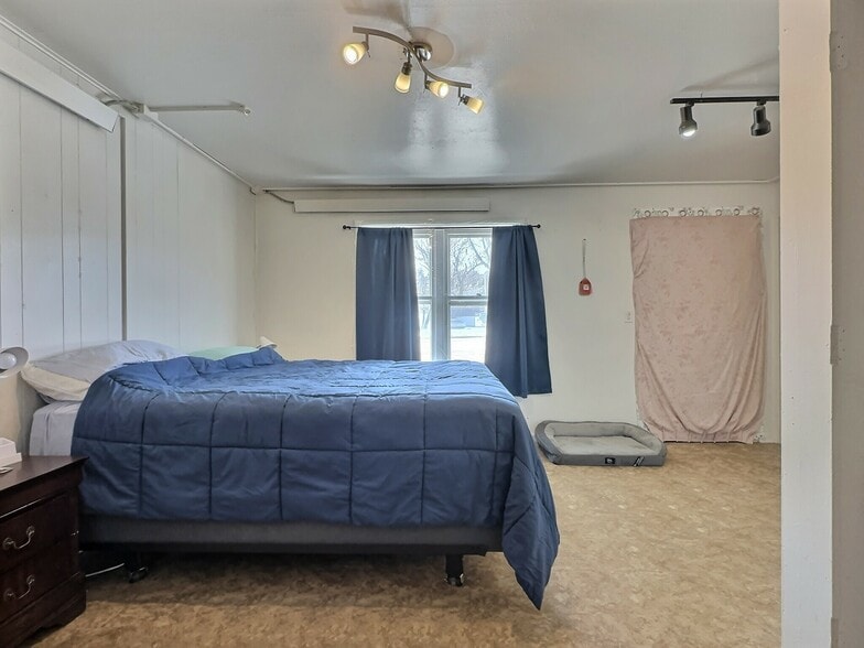 More Photos Of 203 E Cleveland St, Sundance Storefront Retail Office For Sale