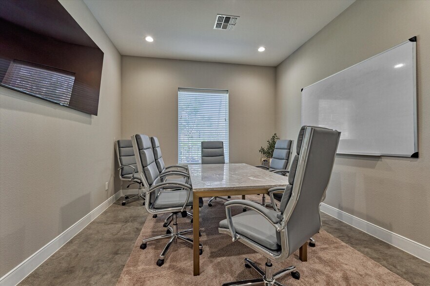 More Photos Of 1902 Longmire Road, Conroe Medical For Lease