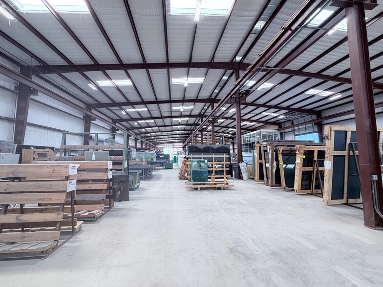 More Photos Of 18740 Goll St, San Antonio Warehouse For Lease