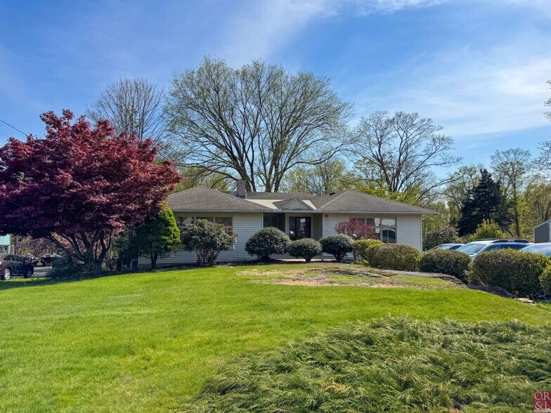 Primary Photo Of 2414 Boston Post Rd, Guilford Freestanding For Sale