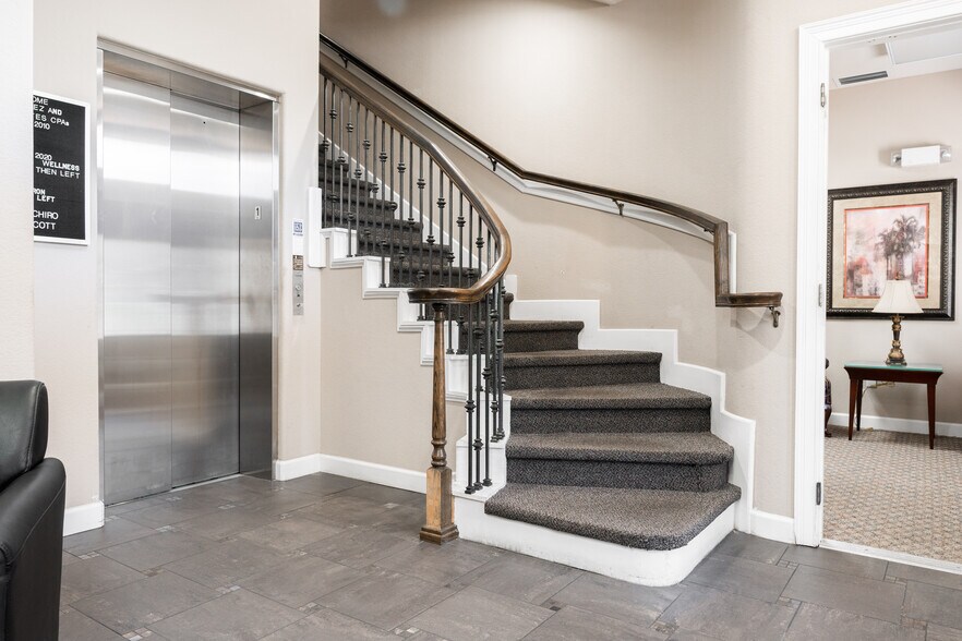 More Photos Of 1100 Town Plaza Ct, Winter Springs Medical For Lease