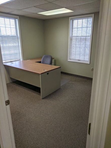 More Photos Of 10235 Brecksville Rd, Brecksville Office For Lease
