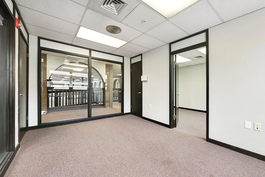 More Photos Of 4749 Baum Blvd, Pittsburgh Flex For Sale