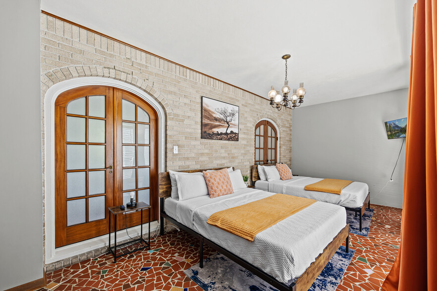 More Photos Of 2512 Calumet St, Houston Apartments For Sale