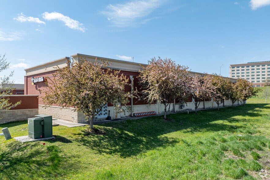 More Photos Of 7828 S 123rd Plz, Omaha Unknown For Lease