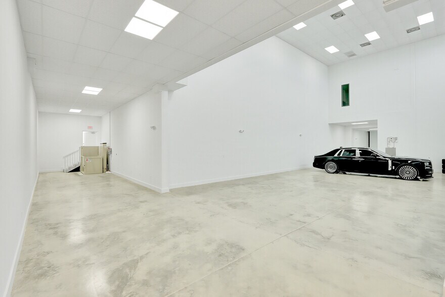 More Photos Of 6700 NE 2nd Ct, Miami Warehouse For Lease