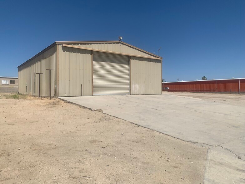 More Photos Of 330 Industrial Way, Taft Warehouse For Lease