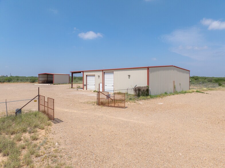 Primary Photo Of 3661 Fm 468, Cotulla Warehouse For Sale