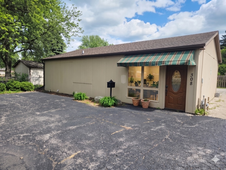More Photos Of 308 E South St, Plano Office For Sale