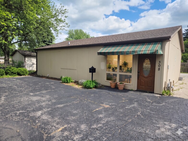 More Photos Of 308 E South St, Plano Office For Sale
