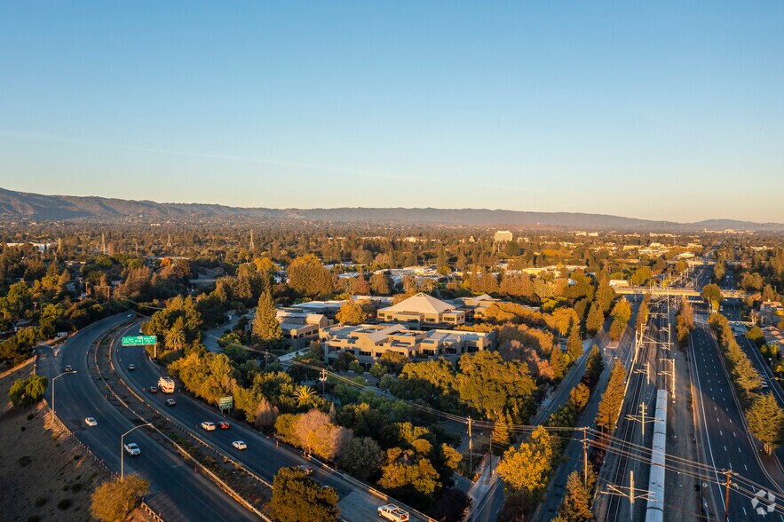 More Photos Of 331 E Evelyn Ave, Mountain View Flex For Sale