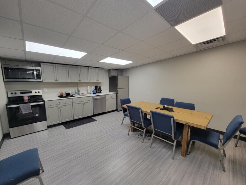 More Photos Of 2015 Wilkinson St, Panama City Freestanding For Lease