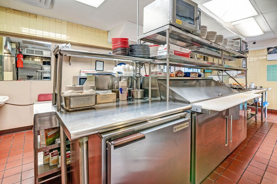 More Photos Of 1565 Marion-Waldo Rd, Marion General Retail For Sale