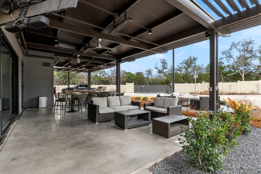 More Photos Of 7231 Stonewall Bnd, San Antonio Self Storage For Sale