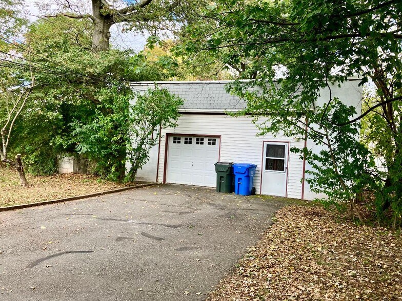 More Photos Of 141 Dunbar Ave, Fords Specialty For Sale