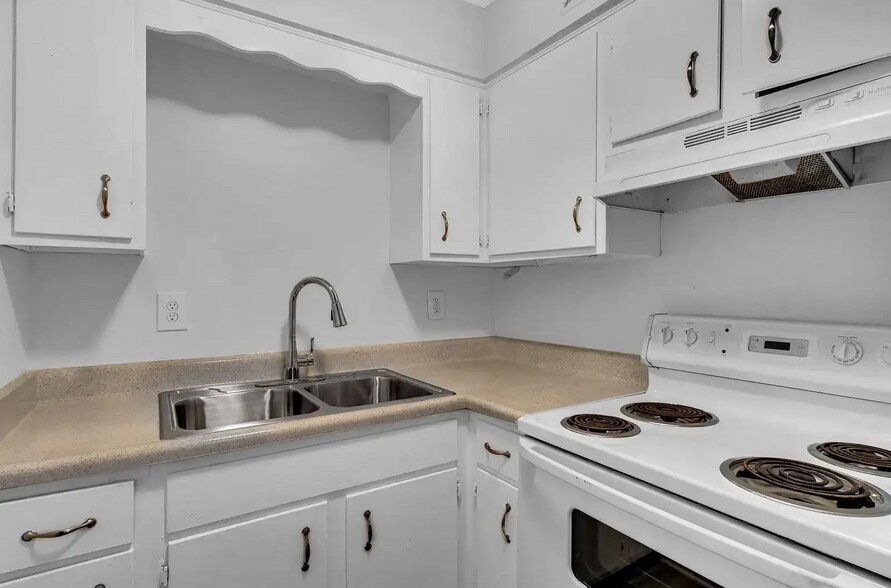 More Photos Of 7602-7604 Garrison Rd, Louisville Apartments For Sale