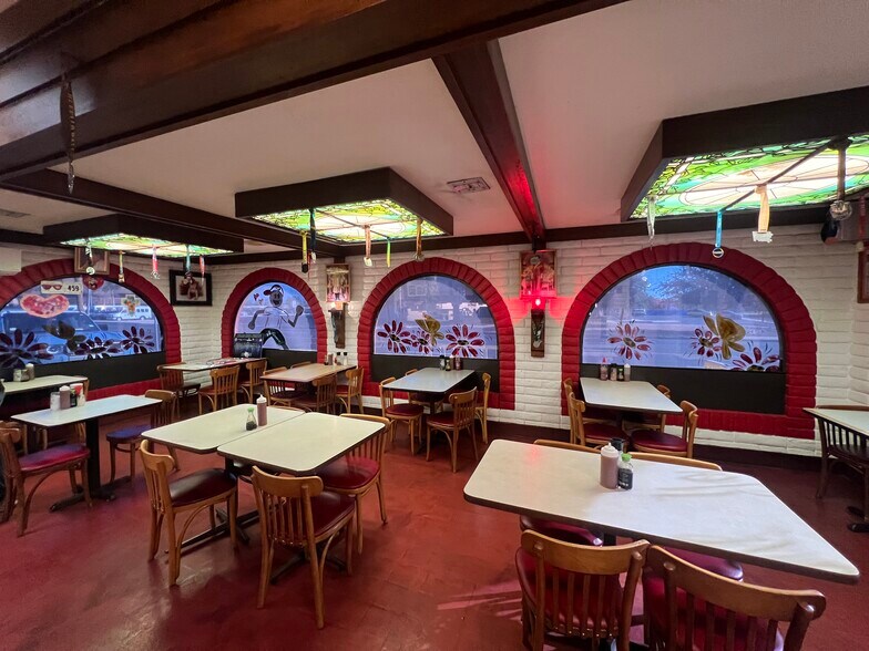 More Photos Of 400 W Kansas, Midland Restaurant For Sale