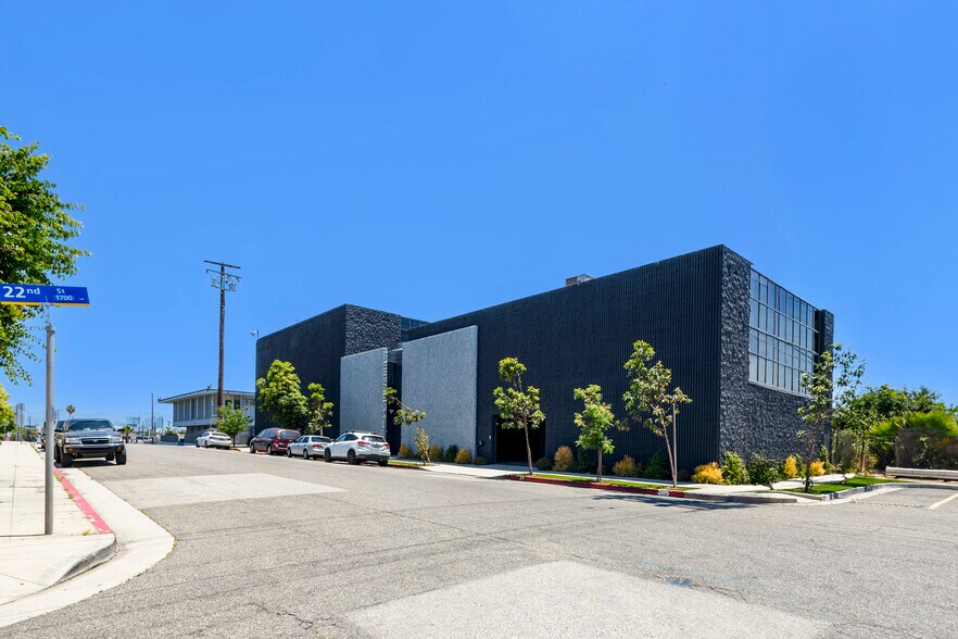 Primary Photo Of 2200 Michigan Ave, Santa Monica Loft Creative Space For Lease