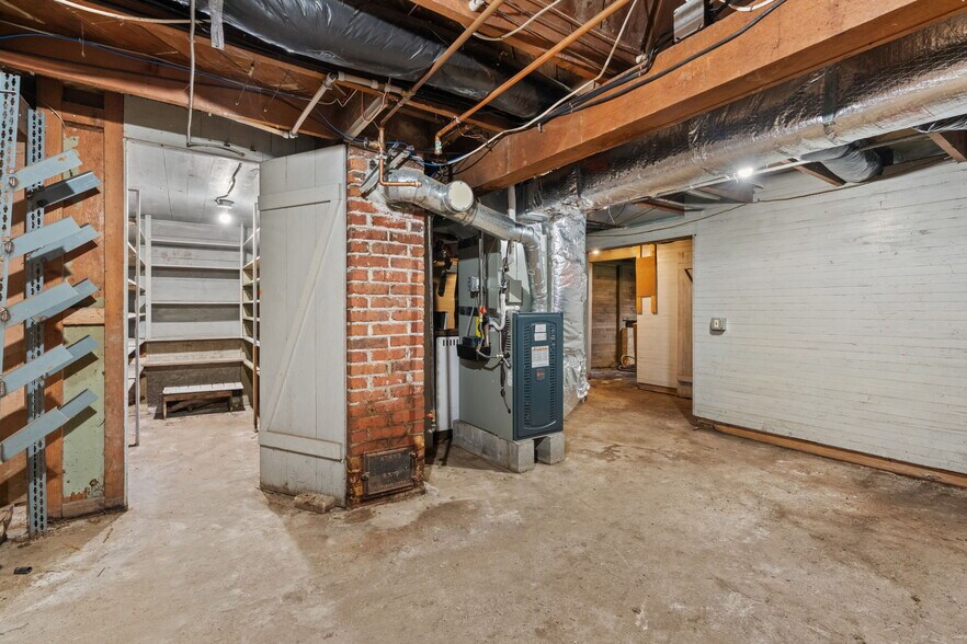 More Photos Of 1068 Market Blvd, Chehalis Office For Sale