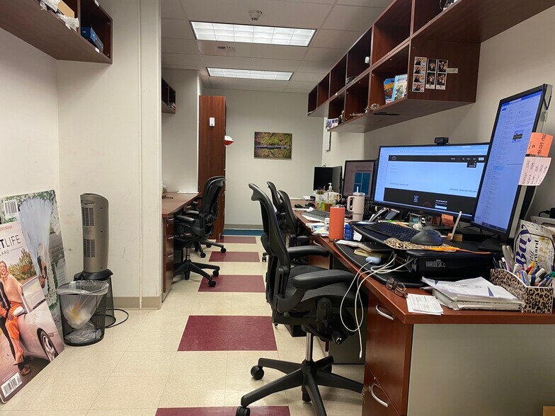 More Photos Of 97 John Clarke Rd, Middletown Office For Sale