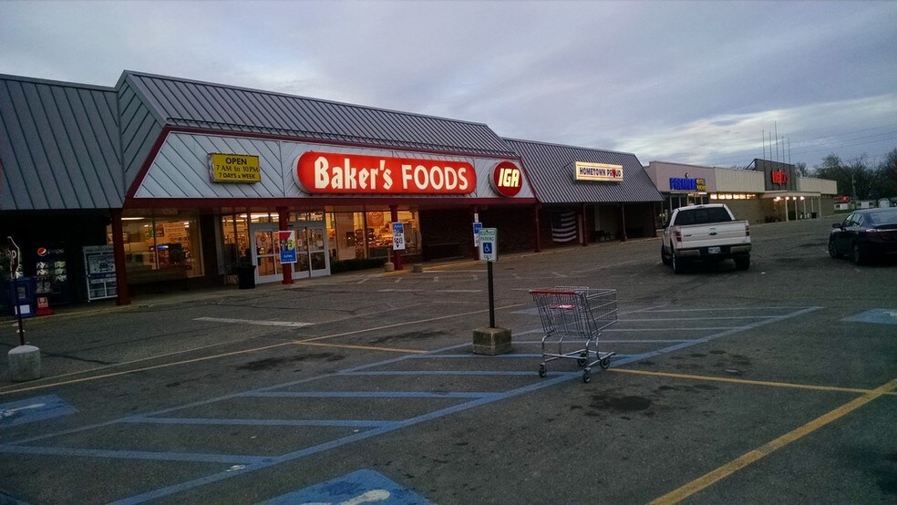 More Photos Of 300-499 Downtowner Plz, Coshocton General Retail For Sale