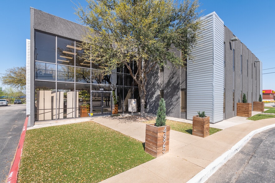 Primary Photo Of 4925 Davis Blvd, North Richland Hills Office For Sale