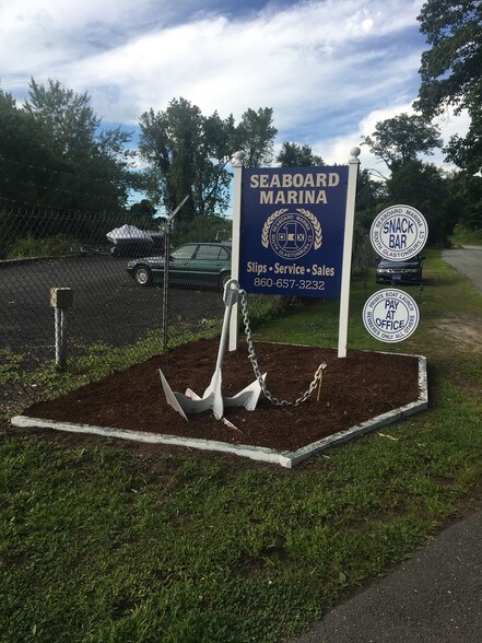 More Photos Of 684 Tryon St, South Glastonbury Marina For Sale