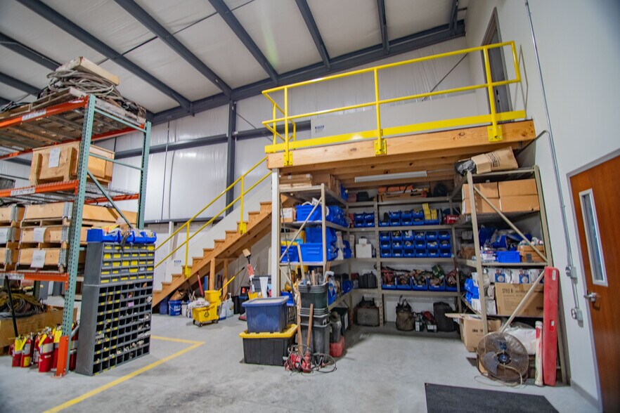 More Photos Of 371 Transpoint Dr, Dupo Warehouse For Lease