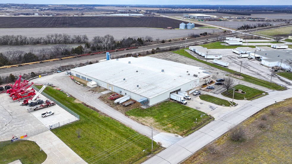 More Photos Of 1674 N Industrial Ave, Ottawa Manufacturing For Sale