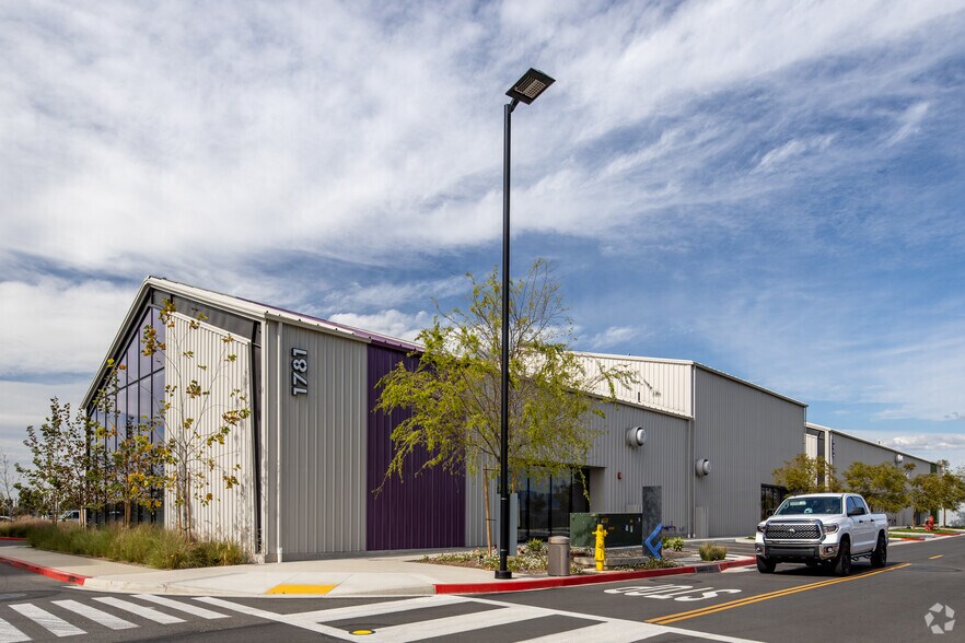 More Photos Of 1730 Flight Way, Tustin Unknown For Lease