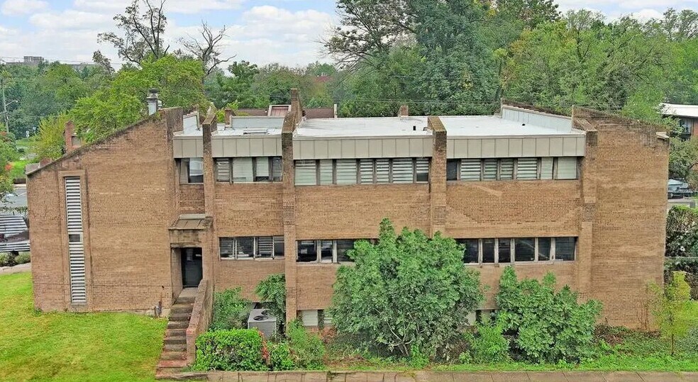 More Photos Of 4200 Daniels Ave, Annandale Office For Sale