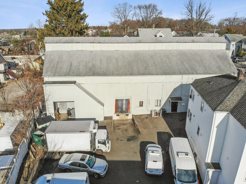 More Photos Of 28 Henry St, Greenwich Warehouse For Lease