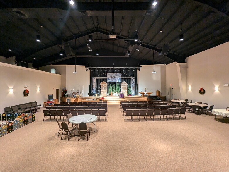 More Photos Of 5315 N Twin City Hwy, Nederland Warehouse For Sale