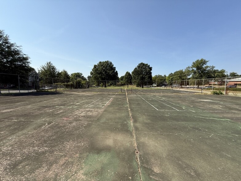 More Photos Of 2701 Main st, Little Rock Sports And Entertainment For Sale