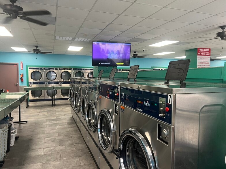 More Photos Of 501 1/2 El Dorado Blvd, Webster General Retail For Sale