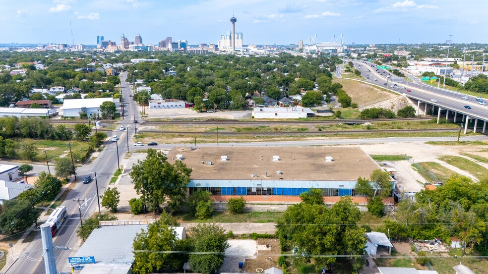 More Photos Of 2000 S Presa St, San Antonio Flex For Sale