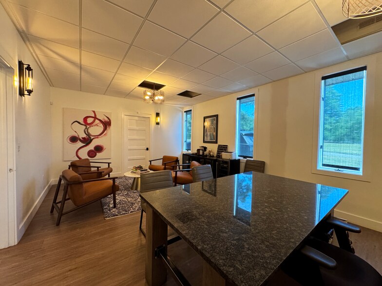 More Photos Of 1160 George Washington Blvd, Akron Flex For Sale