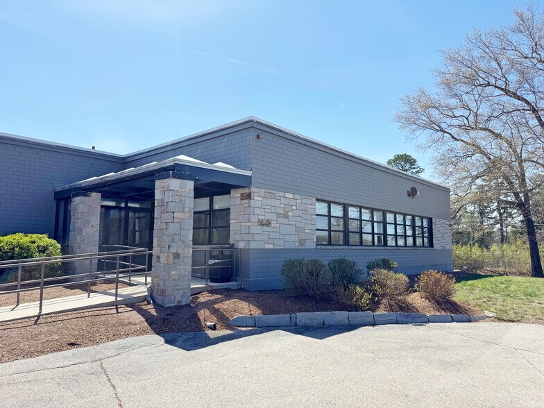 More Photos Of 19-27 Terrill Park Dr, Concord Warehouse For Lease