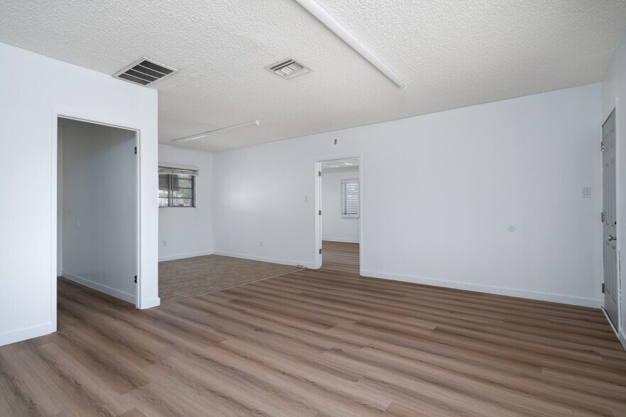 More Photos Of 320 Kentucky St, Bakersfield Manufacturing For Sale