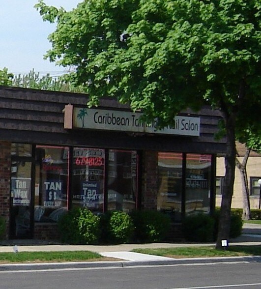 Primary Photo Of 4521-4527 Oakton St, Skokie General Retail For Sale