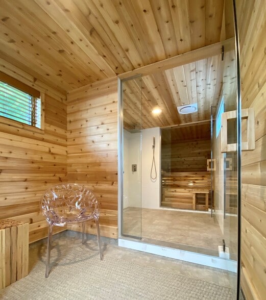 More Photos Of 2906 White Mountain Hwy, North Conway Hotel For Sale